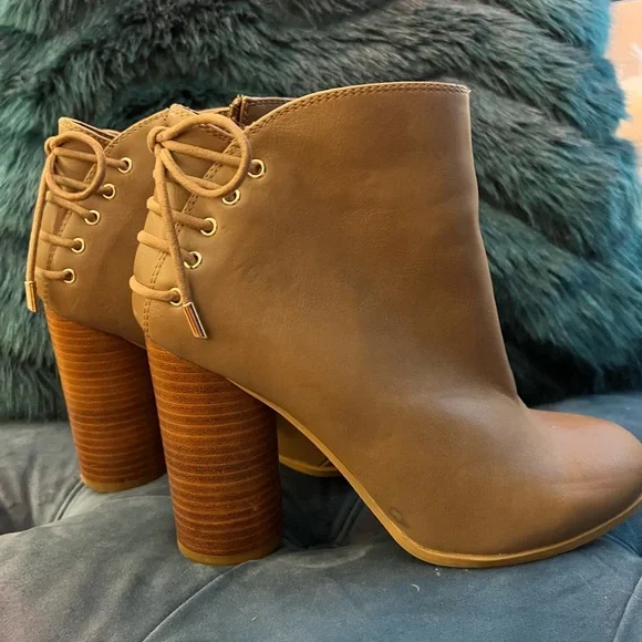 Lace up booties - Picture 2 of 4